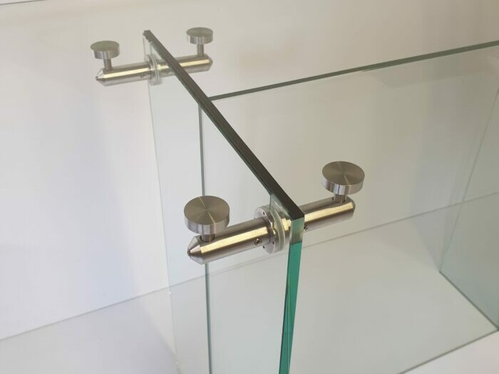Accessoires pour meubles en verre sur-mesure